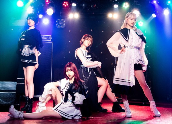今回もボーカルアイドルグループ 「SharLie」が登場！