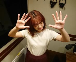 【悲報】ふりりん、実はハイタッチが嫌い！？