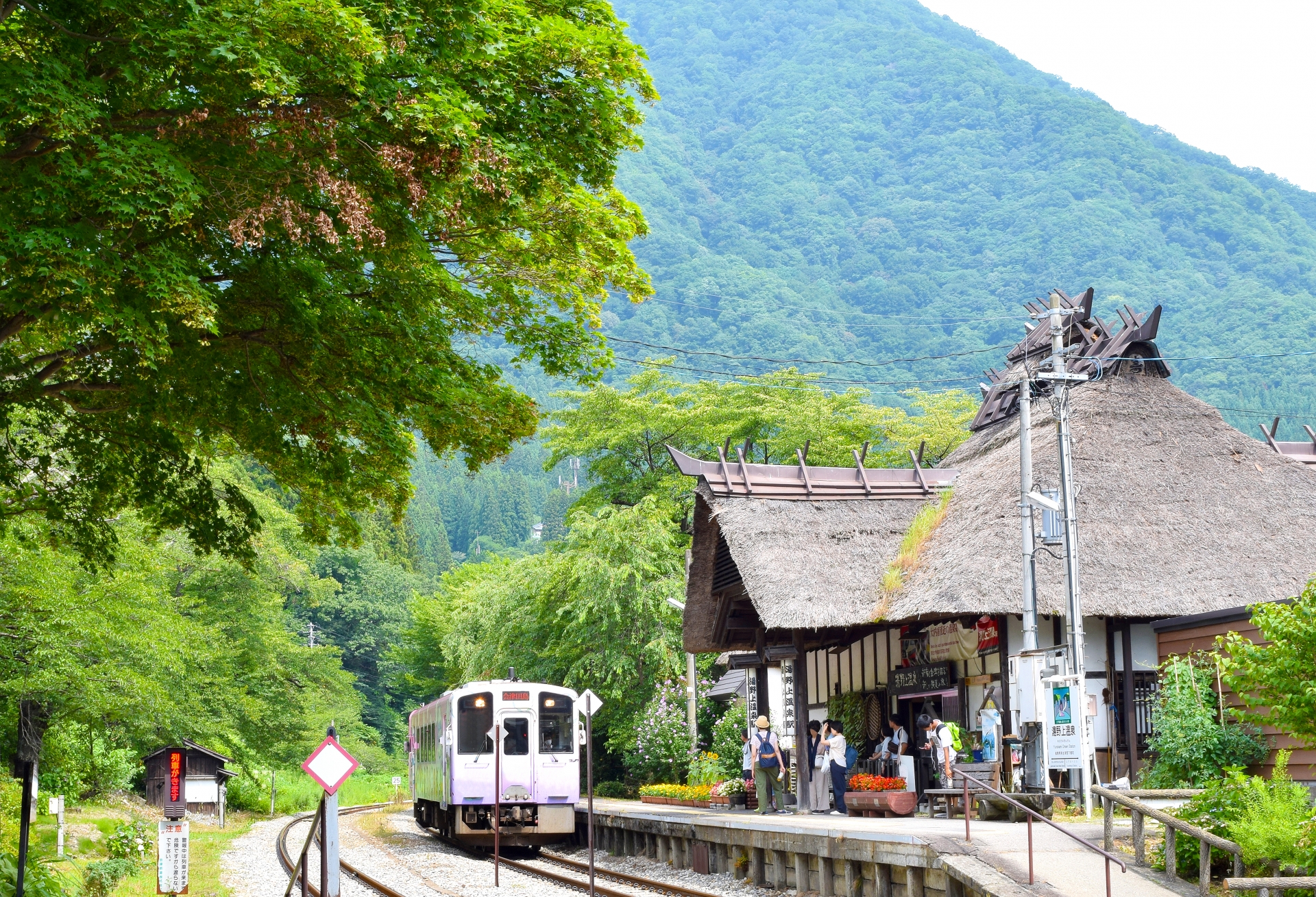 湯野上温泉駅_電車.jpg