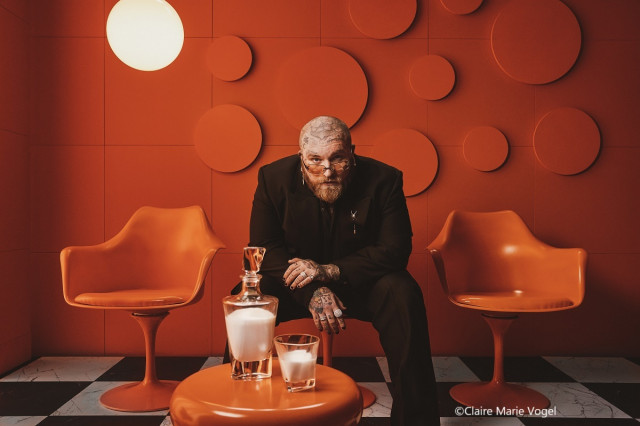 A写_teddy swims Credit Claire Marie Vogel+.jpg