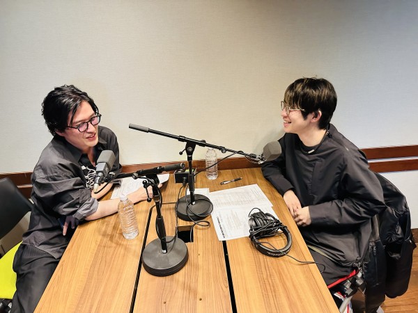 ピアニスト 清塚信也さんと、シンガーソングライター 川崎鷹也さんの話を盗み聞き・・・お酒を片手にお互いの気になるところを深掘り！バーという異世界に誘います・・・