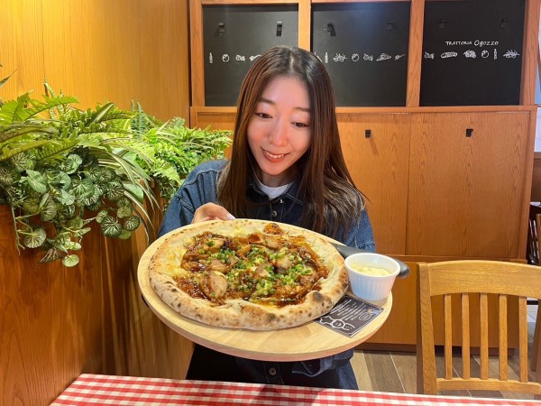 群馬のソウルフード「焼きまんじゅう」の味のピザ⁈　関越自動車道　赤城高原SA上り 「上州地鶏のテリヤキピザ⁈