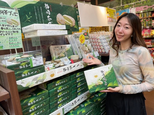 静岡の抹茶を使ったフワフワお菓子！　新東名高速道路　ネオパーサ駿河湾沼津下り「静岡茶ブッセ」