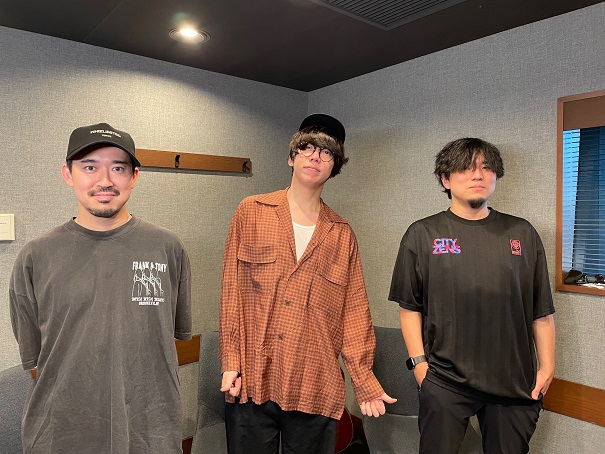 スタジオ_BehindTheSong_小.jpg