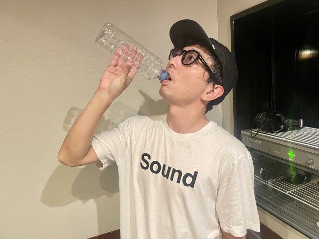 【TOJ】 #357(水分補給する野島さん).jpg