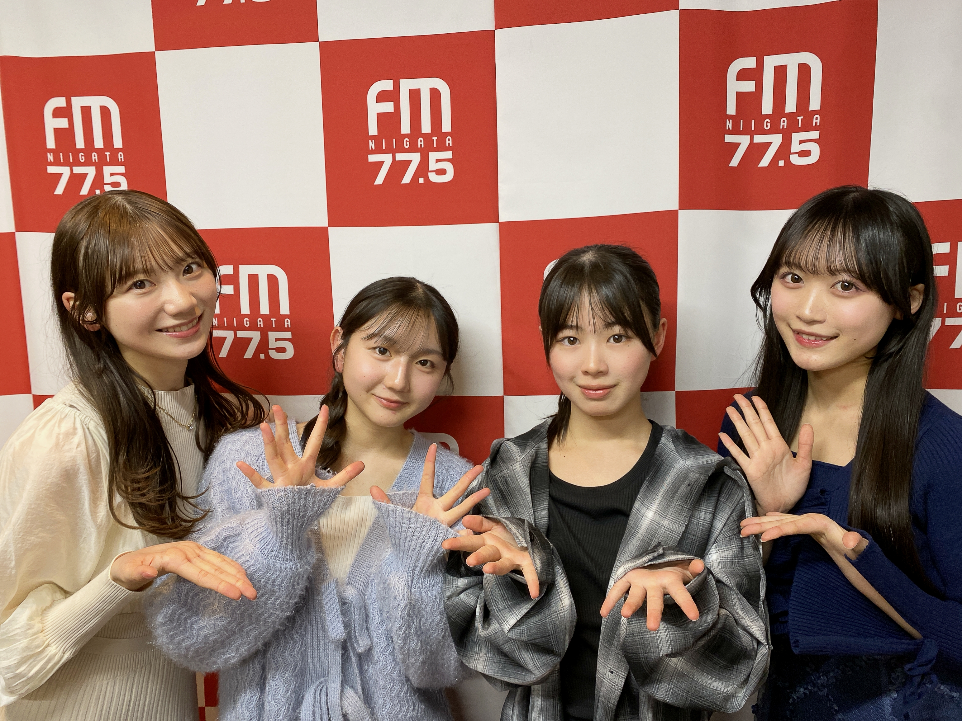 NMB、HKT、NGT48生写真 NGT48 5期生11名が劇場お披露目。平均年齢16歳、新潟県出身は2人