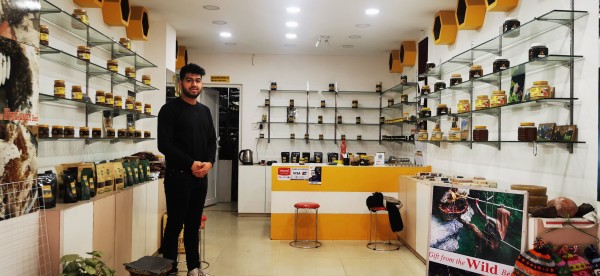 2月17日(金)ネパール「ワイルドハニー」