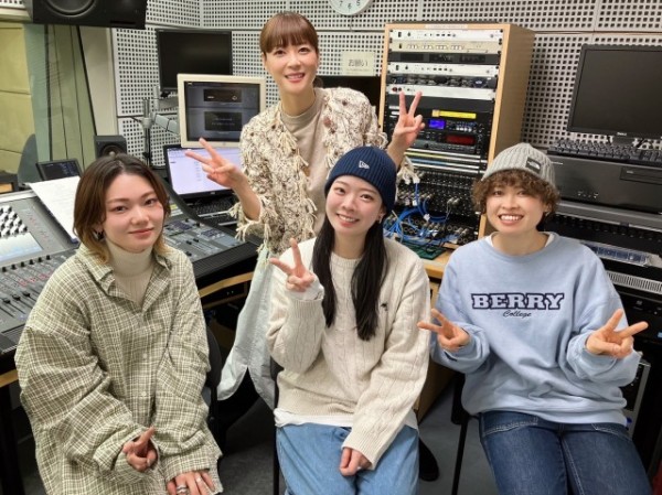 SHISHAMOが三人揃って登場！上野樹里と語る「デビュー１０年で最大の出来事」そして「トライセラトップス」・・・！？