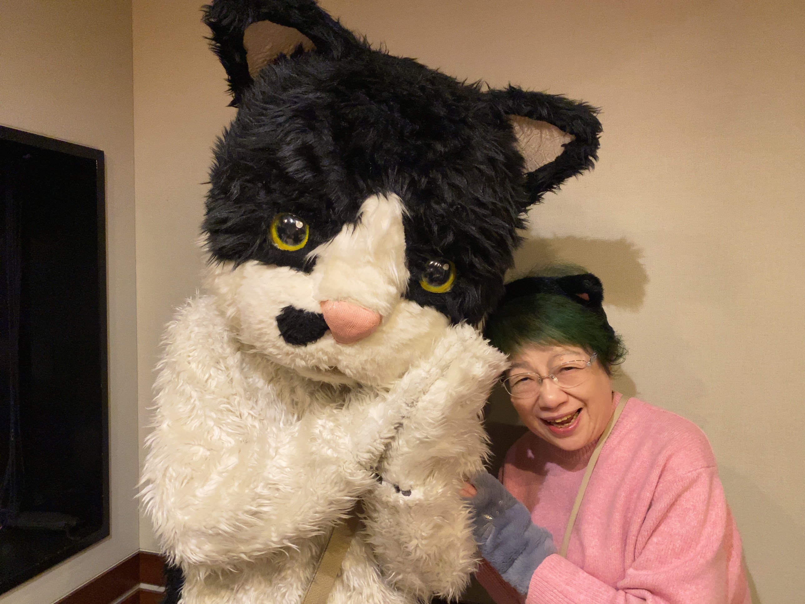 「ねこの日」にミドリのアイドル・むぎ（猫）ちゃんに会う