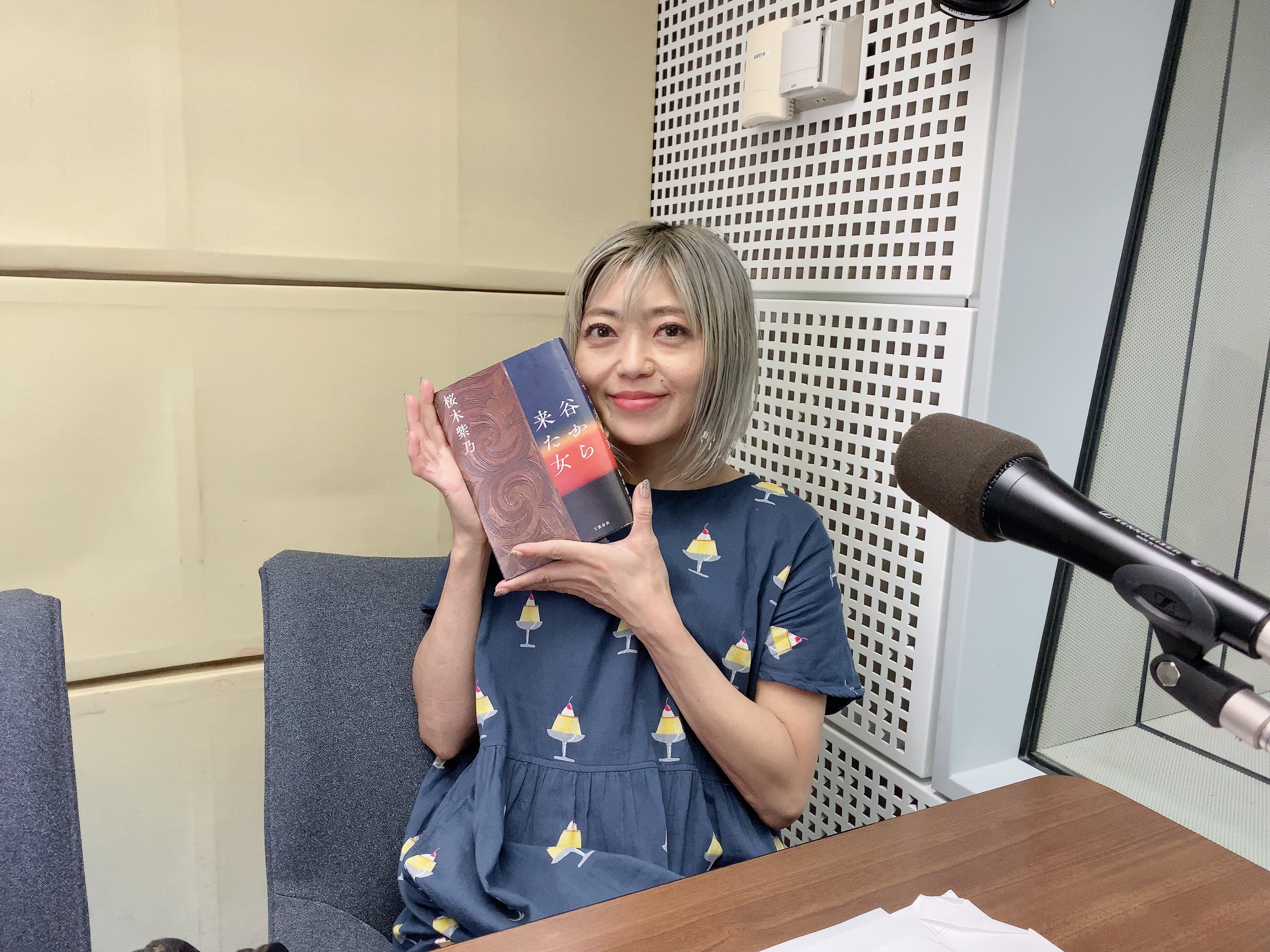 新井のつぶやき「現実を生きる身でエッセイを書く難しさ」