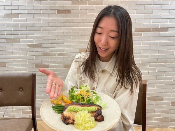 フォークがすーっと入るお肉の柔らかさ！　関越自動車道　上里SA下り「姫豚 厚切りポークステーキ」