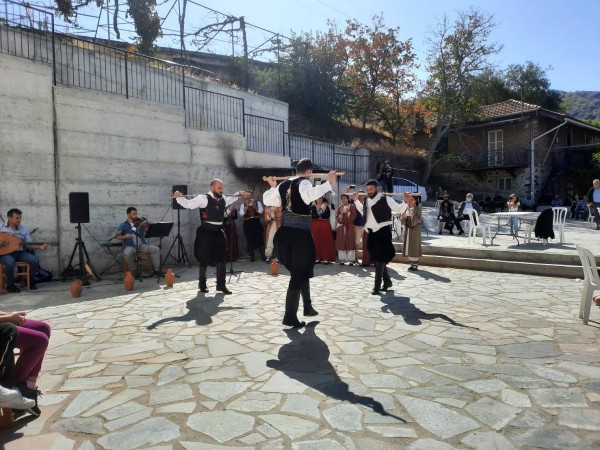 11月8日(火) 地中海東部のキプロス「トロードスのダンス」