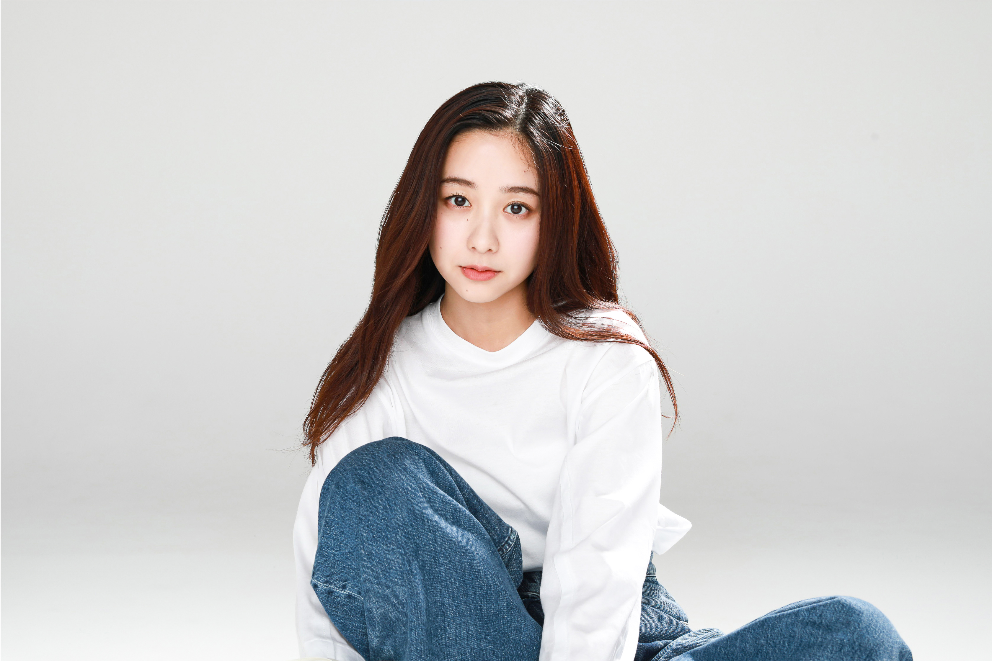 【大型配送タイプ】堀田真由さん掲載2ページ（A3サイズ配送） Amazon.co.jp: 大型配送タイプ堀田真由さん掲載2ページ（A3