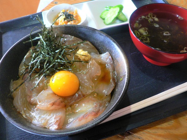 3月16日(木)青森県・つがる市と鰺ヶ沢町「ヒラメのヅケ丼」
