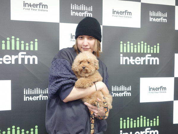 歌手＆俳優として活躍中のレイニさんと朝みみ！トーク🐩vol.1 　／　初対面のレイニさんと番組犬テコ。この落ち着きの裏には、、、次週に続く🐶　　