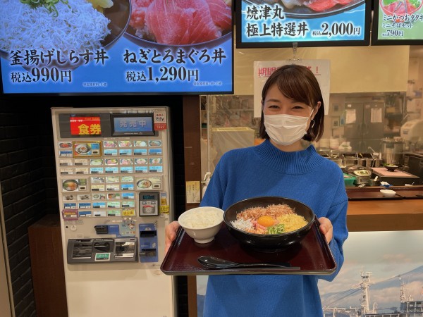 しらすやネギトロ、卵黄などカラフルなまぜそば！　新東名高速道路　上り　ネオパーサ静岡「焼津海鮮まぜそば」