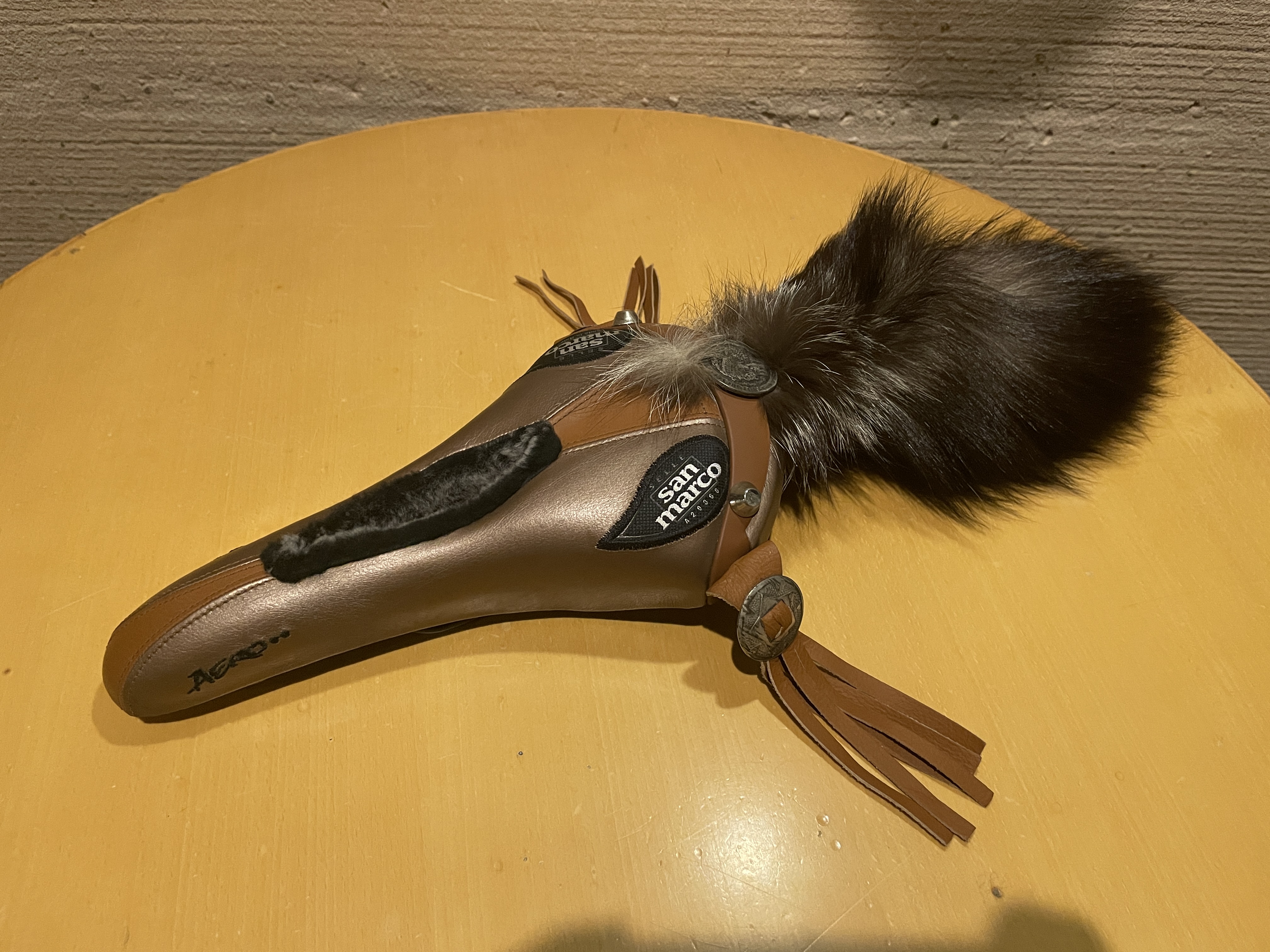 #261『自転車パーツとは思えない可愛い尻尾付きサドル&hellip;! 』