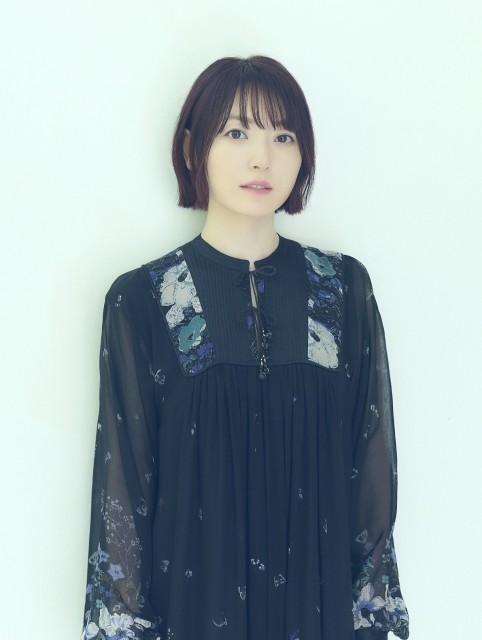 花澤香菜アー写.jpg
