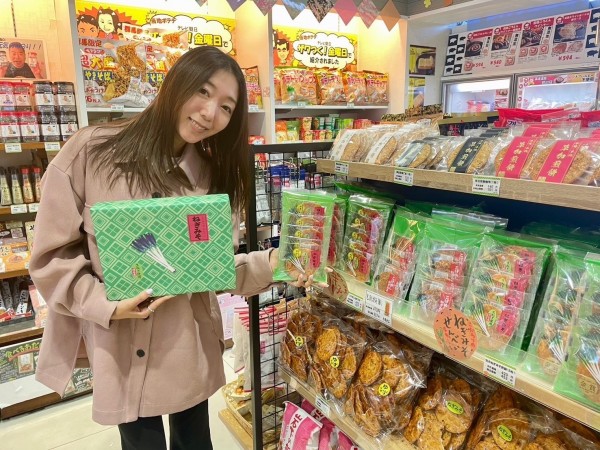 全国土産品審査会にて優秀賞を受賞！　関越自動車道　嵐山PA上り「片岡食品　深谷ねぎみそ煎餅」