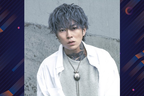 「FOOT BALL LYRIC」を担当する、ロックバンド：ASH DA HEROのボーカル、ASH！