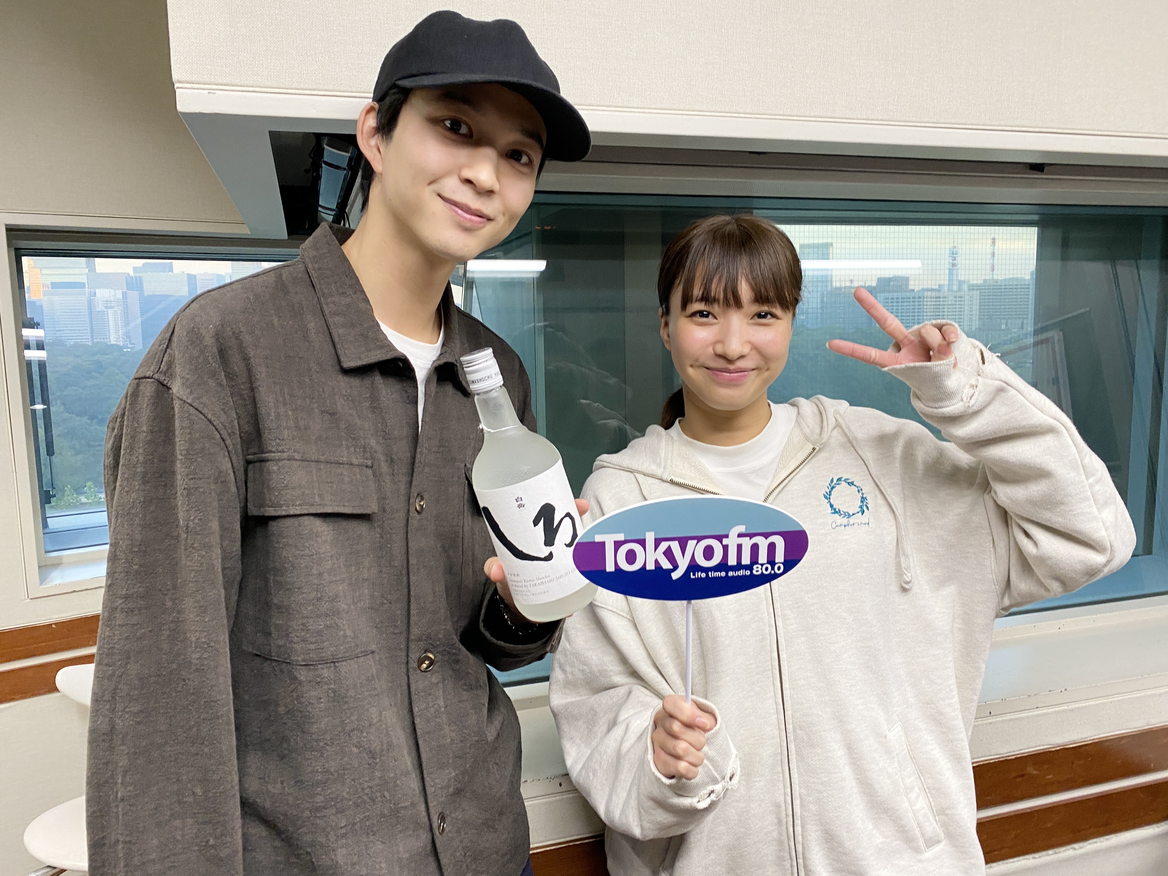 鈴木仁と坂ノ上茜、共通点は「キックボクシング」と「喉ゴクゴク」？？？
