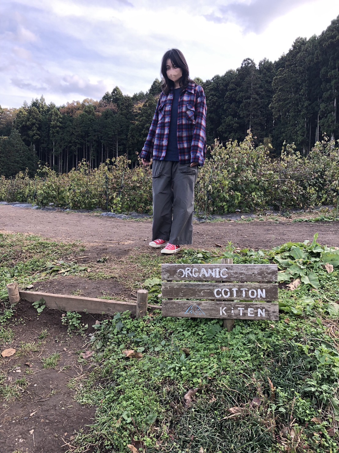 片平里菜さんの作り手が見えるアーティストグッズ