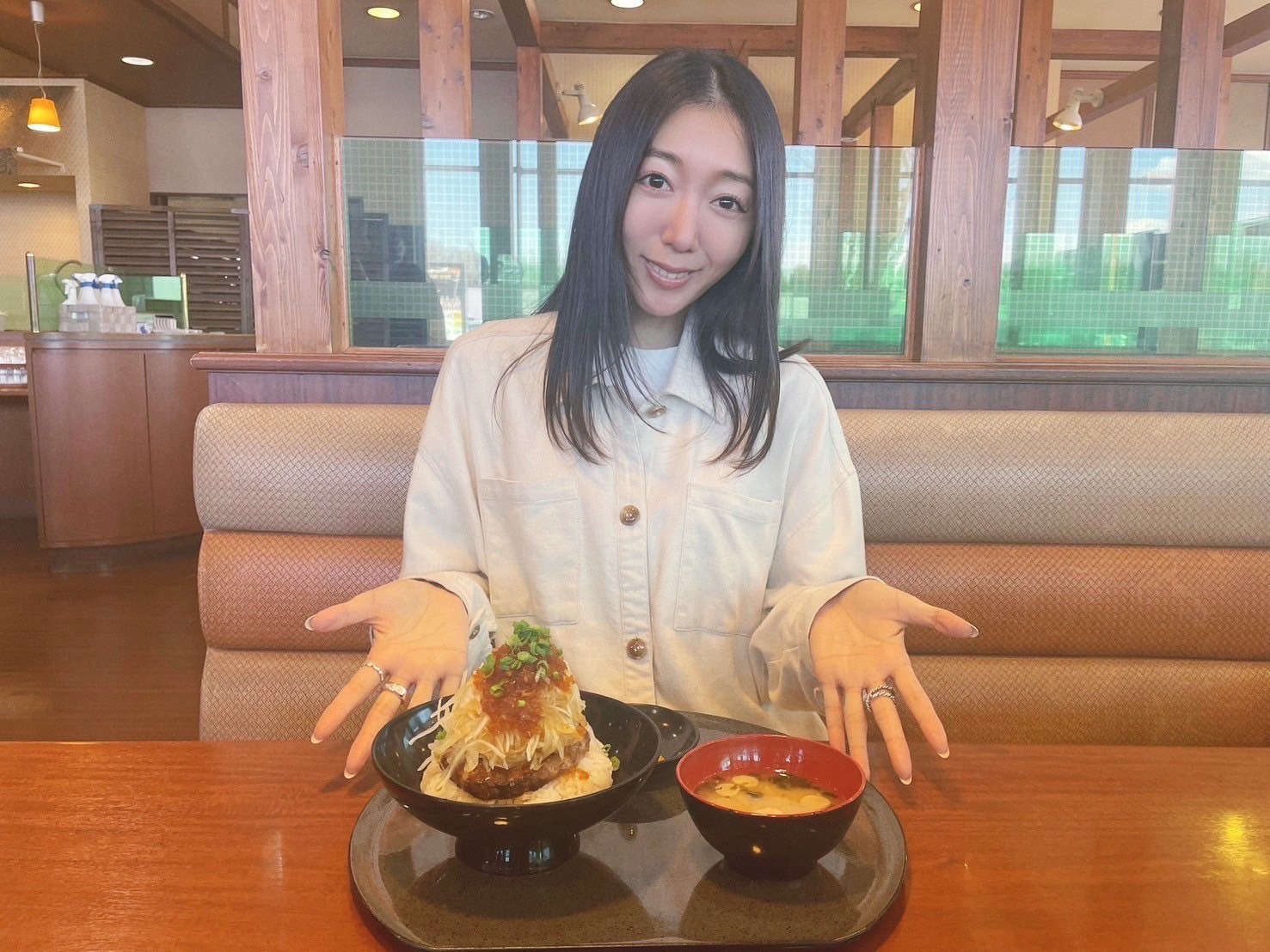タレのおかげで食欲が増すハンバーグ！　関越自動車道　高坂SA下り「タレ丼ハンバーグ」