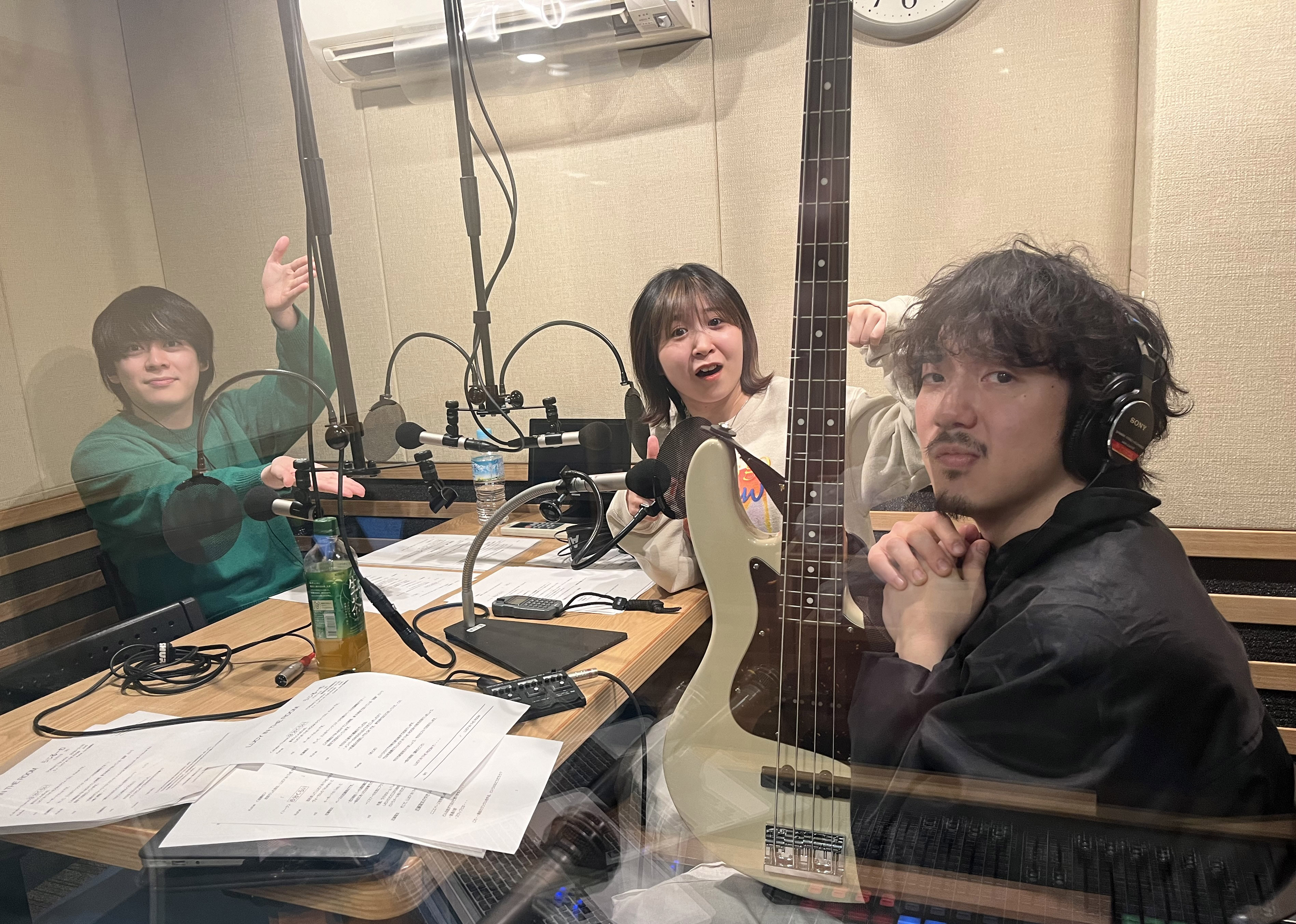 2024年2月12日(月)第46回放送。 今週はベースの近藤翔太が&ldquo;優しいベース講座&rdquo;をやります！ なんと、ベースをスタジオを持ち込んで実際に演奏もしちゃいます。